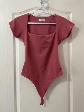 Aritzia Babaton Contour Straight Neck Bodysuit